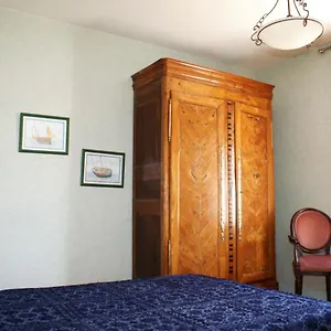 Du Manoir De Blanche Roche Guest house